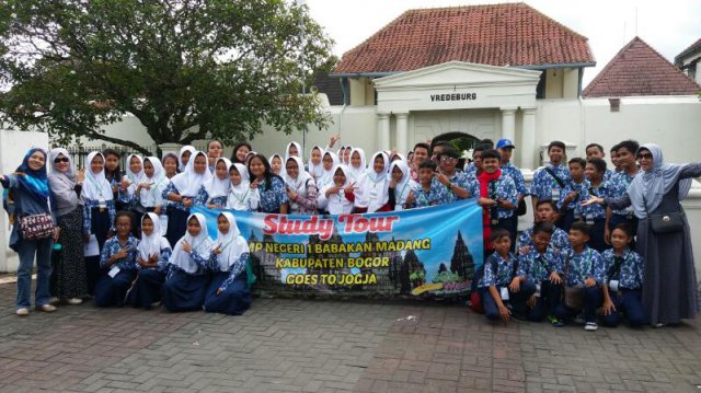 Study Tour 2017 Goes To Yogyakarta